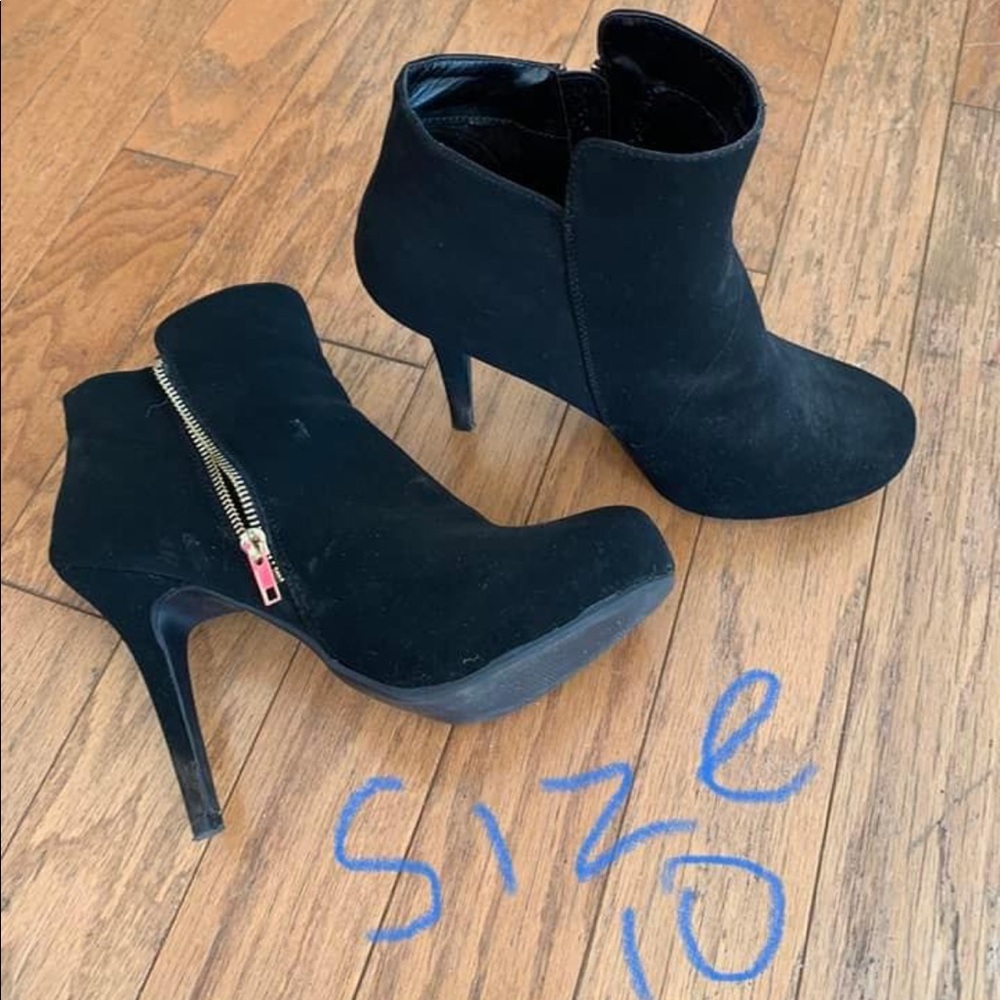 Black suede heel boots